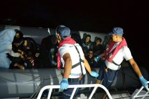 80 ka&ccedil;ak g&ouml;&ccedil;men yakalandı
