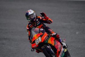 Milli motosiklet&ccedil;i Can &Ouml;nc&uuml; İngiltere'de piste &ccedil;ıkacak