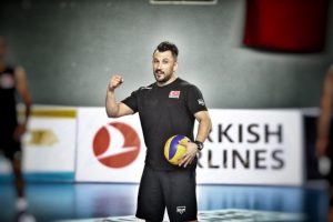 İneg&ouml;l Belediyespor Savaş Akkaya ile s&ouml;zleşme yeniledi