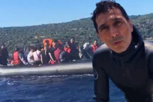 Motoru bozulan lastik bottaki ka&ccedil;ak g&ouml;&ccedil;menleri milli sporcu kurtardı