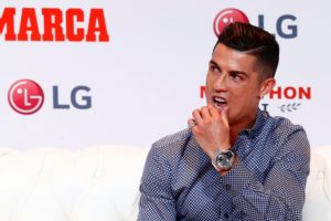 "Ronaldo b&uuml;t&uuml;n g&uuml;n&uuml; ayna karşısında ge&ccedil;iren egoist"