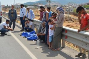 TIR'ın altında kalan motosiklet s&uuml;r&uuml;c&uuml;s&uuml; hayatını kaybetti