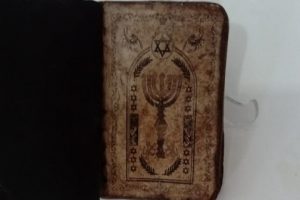 5 milyon dolar değerinde kitap ele ge&ccedil;irildi