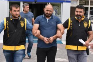 Kesinleşmiş hapis cezası bulunan ş&uuml;pheli minib&uuml;s&uuml;n bagajında yakalandı