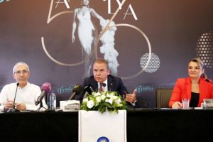 Festivalin afişini T&uuml;rkan Şoray fotoğrafı s&uuml;sleyecek