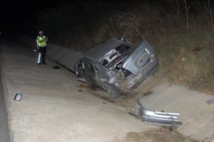 Taklalar atan otomobil hurdaya d&ouml;nd&uuml;