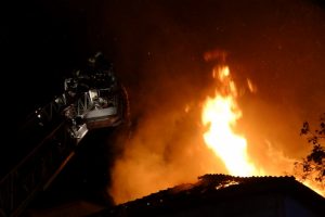 Bursa'da 500 aracın bulunduğu otoparkın deposunda korkutan yangın