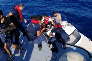 Bodrum'da 60 d&uuml;zensiz g&ouml;&ccedil;men yakalandı