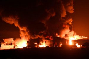 Çorlu'da fabrika alev alev yanıyor