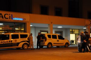 Hayvan &ccedil;iftliğinde hırsızlık &ccedil;atışması: 1 &ouml;l&uuml;, 2 yaralı