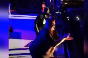 İşaret dili terc&uuml;manı 'd&uuml;nyanın en hızlı rap&ccedil;isinin' şarkısını aynı hızda &ccedil;evirdi