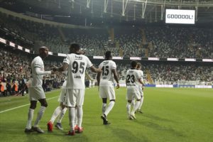 Beşiktaş taraftarıyla buluşuyor