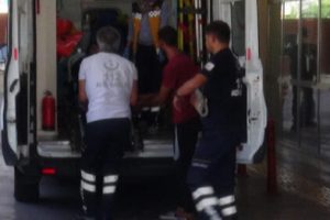 Devrilen motosikletin s&uuml;r&uuml;c&uuml;s&uuml; hayatını kaybetti
