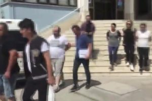 Sakarya polisi, 104 kişiyi dolandıran ş&uuml;phelileri Denizli'de yakaladı