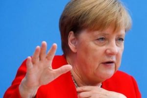 Merkel'in 2022 hedefi: Bir milyon elektrikli otomobil