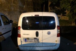 Vurdukları kişiden para almak i&ccedil;in hastaneye gelen ş&uuml;pheliler yakalandı