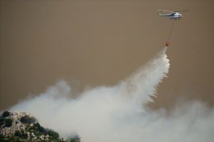 İzmir'deki yangında helikopterlerden 7 bin 500 ton su atıldı