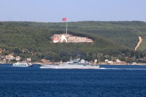 Rus savaş gemisi, &Ccedil;anakkale Boğazı'ndan ge&ccedil;ti