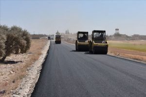 Azez'de ter&ouml;rle m&uuml;cadeleyi kolaylaştırmak i&ccedil;in yollar yenileniyor