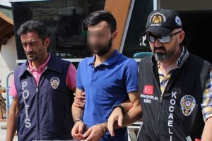 Otob&uuml;steki yolcu kadını telefonla taciz eden muavin tutuklandı