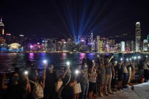 Hong Kong'da &Ccedil;in'e karşı insan zinciri oluşturuldu