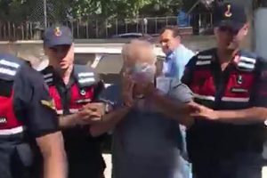 'T&ouml;vbekar dolandırıcı', cami &ccedil;ıkışı yakayı ele verdi