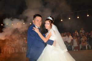 Balayı d&ouml;n&uuml;ş&uuml; kazada hayatını kaybeden damat son yolculuğuna uğurlandı