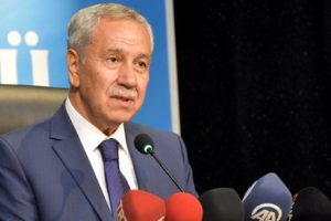 Arın&ccedil;'tan; G&uuml;l, Davutoğlu ve Babacan a&ccedil;ıklaması: Y&uuml;zde 1'i hedefliyorlarsa bilemem