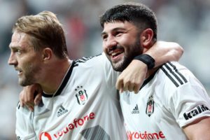 Caner Erkin, Beşiktaş'ı sırtladı