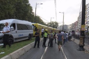 İstanbul'da minib&uuml;s tramvay yoluna girdi!