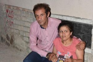 16 yaşındaki &ccedil;ocuk, kız arkadaşının annesini bı&ccedil;akladı