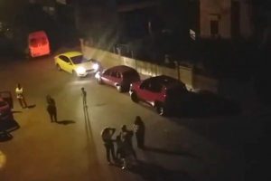 K&uuml;&ccedil;&uuml;k &ccedil;ocuğa babadan sokak ortasında dayak