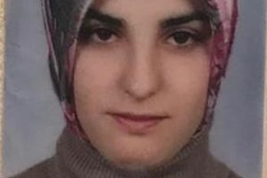 Gen&ccedil; kadın ahırda &ouml;l&uuml; bulundu, eşi g&ouml;zaltında
