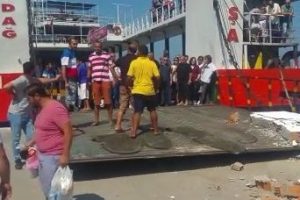 Feribot iskeleye çarptı: 4'ü çocuk 7 yaralı