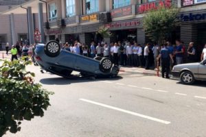 Bursa İnegöl'de otomobil devrildi: 1 yaralı