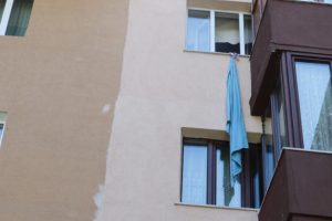 D&ouml;rd&uuml;nc&uuml; kattan &ccedil;arşaf sarkıtıp ka&ccedil;tı