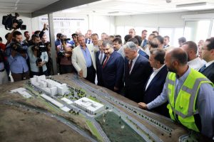 Bakan Koca ve Binali Yıldırım, şehir hastanesinin inşaatında incelemelerde bulundu