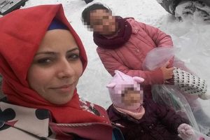 Kızının yanında başından vurulan kadın yaşam savaşı veriyor