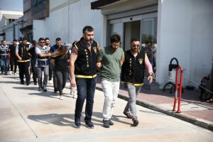 4 milyon euroyu &ccedil;aldı, b&ouml;yle polise yakalandı!