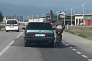 Bursa'da &ouml;l&uuml;m b&ouml;yle teğet ge&ccedil;ti! O anlar kamerada
