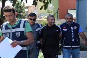 Adliyeye g&uuml;lerek gelen cinayet zanlısı tutuklandı