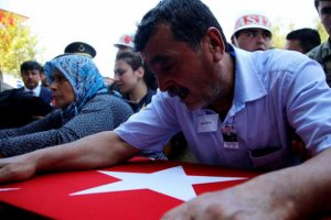 Şehit Piyade &Ccedil;avuş Aslan, toprağa verildi