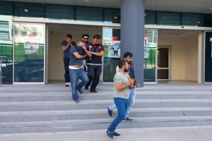 Bursa'da narkotik polisinden baskın: 5 g&ouml;zaltı