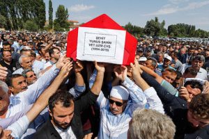 Şehit annesinden y&uuml;rek yakan s&ouml;zler: Oğluma selam g&ouml;nder