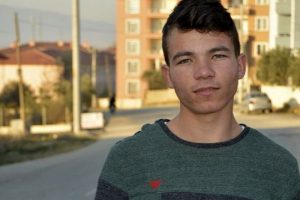 Başından vurulmuş halde bulunmuştu... &Ouml;len yengesine k&uuml;frettiği i&ccedil;in &ouml;ld&uuml;r&uuml;lm&uuml;ş