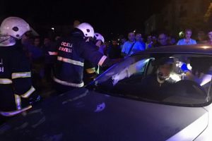 Kocaeli'de iki otomobil &ccedil;arpıştı: 5 yaralı