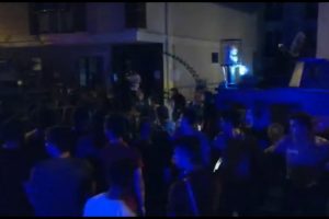 Taciz iddiası mahalleyi sokağa d&ouml;kt&uuml;