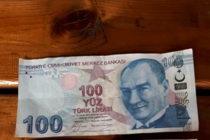 Piyasaya ger&ccedil;eği aratmayan sahte para s&uuml;ren karı-koca g&ouml;zaltında