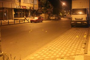 İki grup arasında silahlı &ccedil;atışma: 2 yaralı