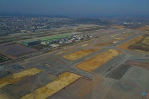 Sabiha G&ouml;k&ccedil;en Havalimanı'nda ikinci pistin yapımı s&uuml;r&uuml;yor